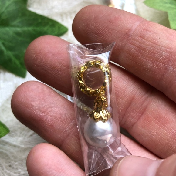 Four Vintage Gold-Tone Pearl-dangle Charms with Flower Bails. New in Package. - Picture 2 of 2